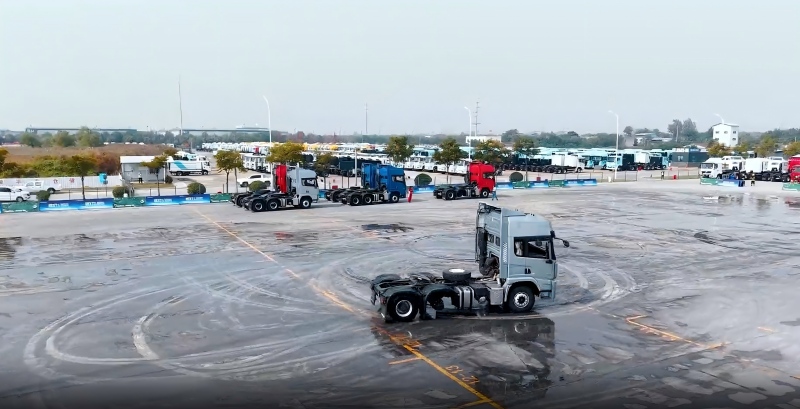 Global Partners Step Inside SHACMAN New Energy Intelligent Factory