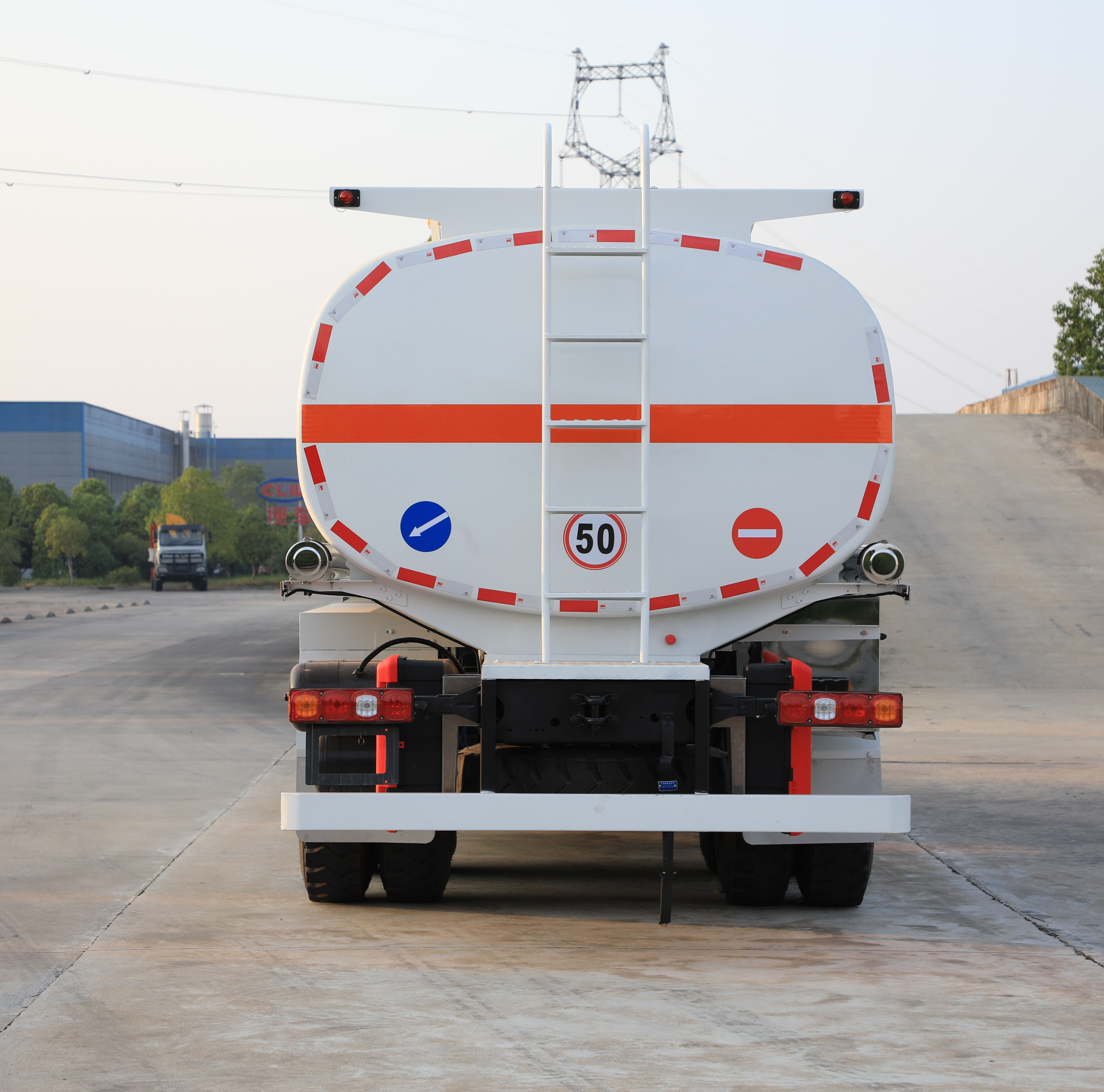 SHACMAN X3000 8x4 Oil Truck