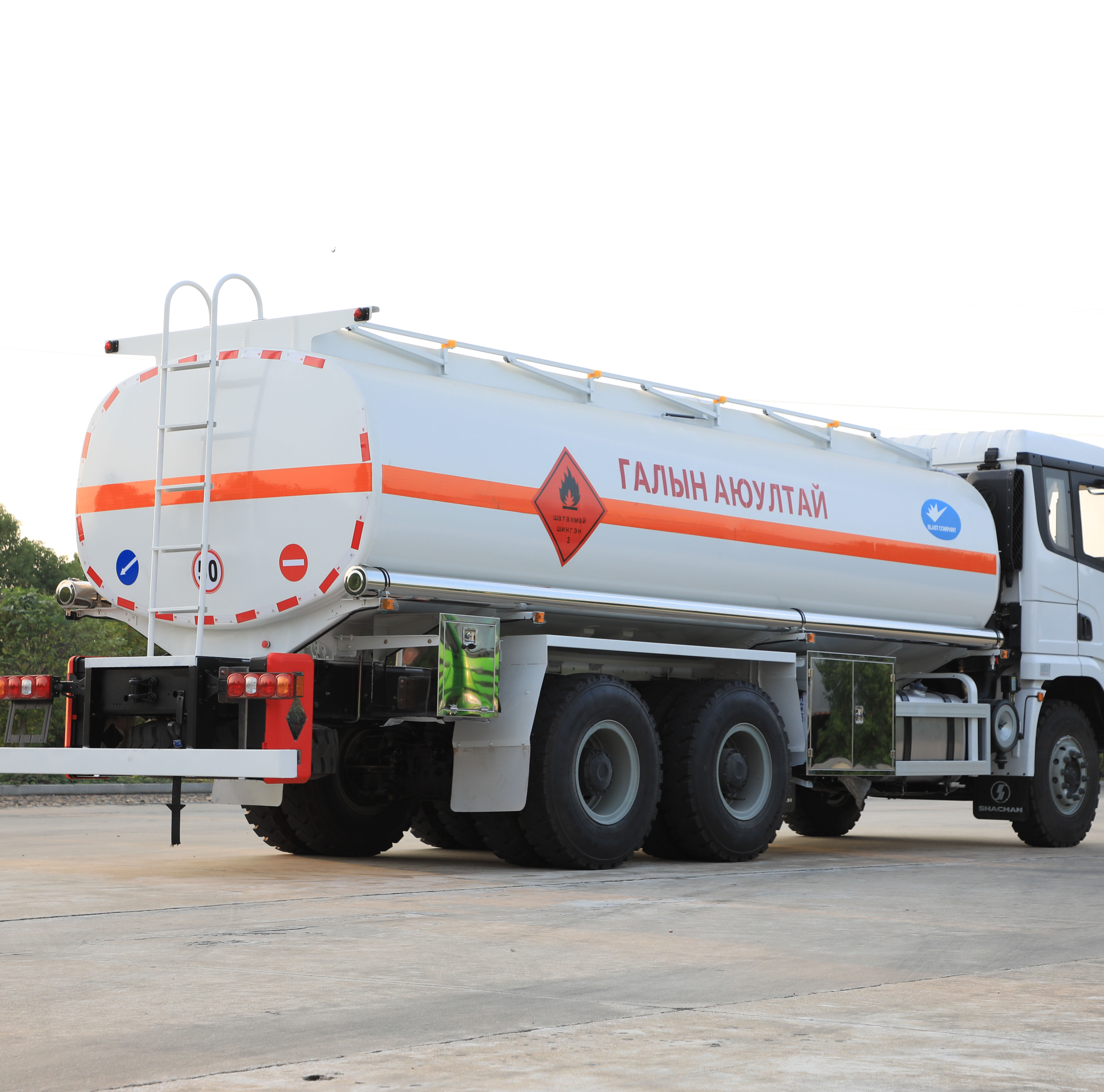 SHACMAN X3000 8x4 Oil Truck