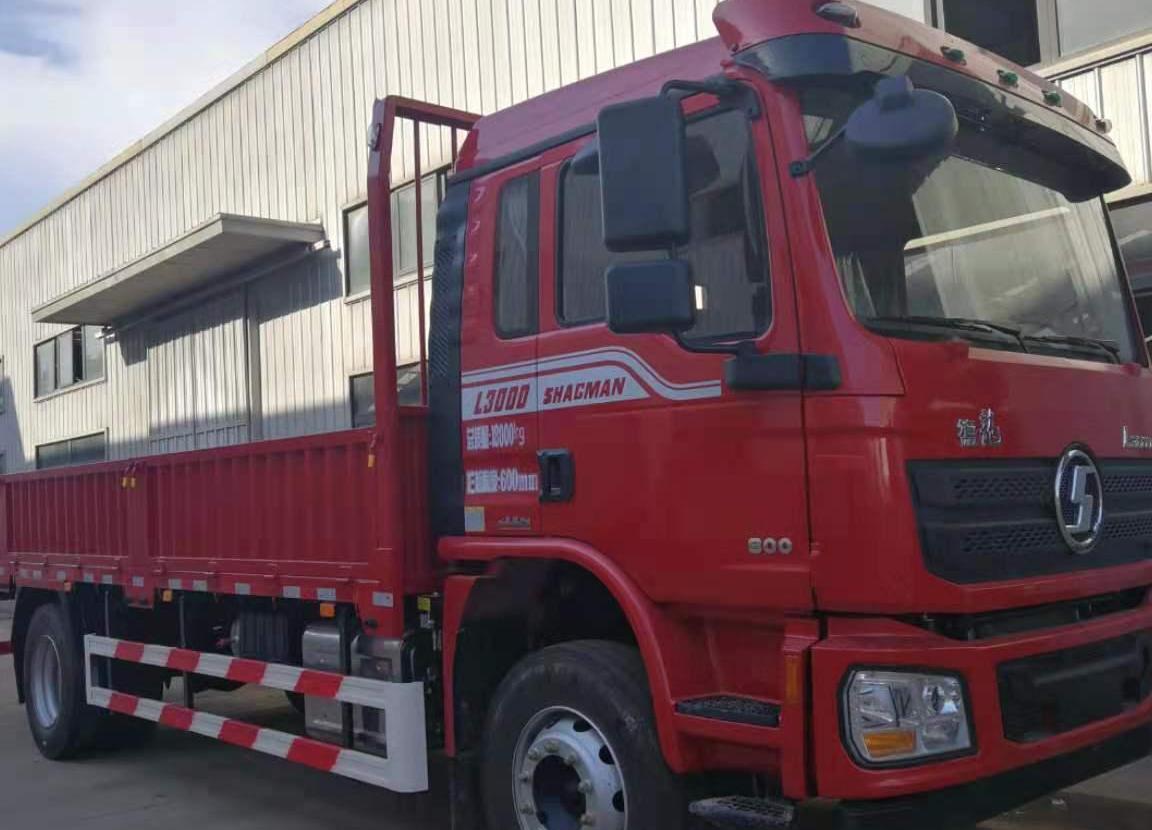 SHACMAN L3000 4×2 Stake Truck | Grid-Type Cargo Body | Durable for Agricultural & Logistics Use