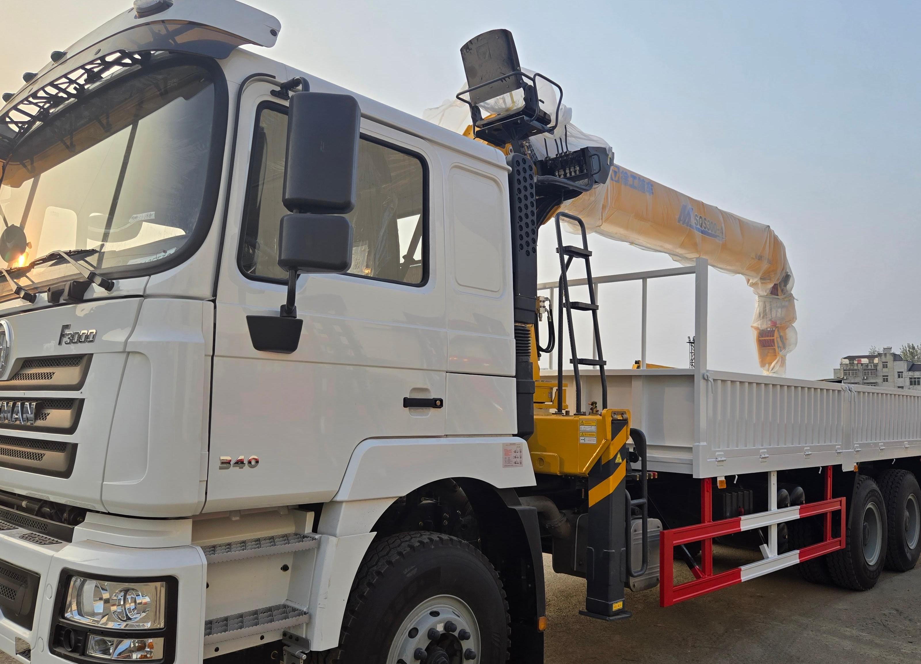 SHACMAN F3000 6×4 Truck with XCMG Crane | 340HP Heavy Duty Crane Truck for Cargo Handling