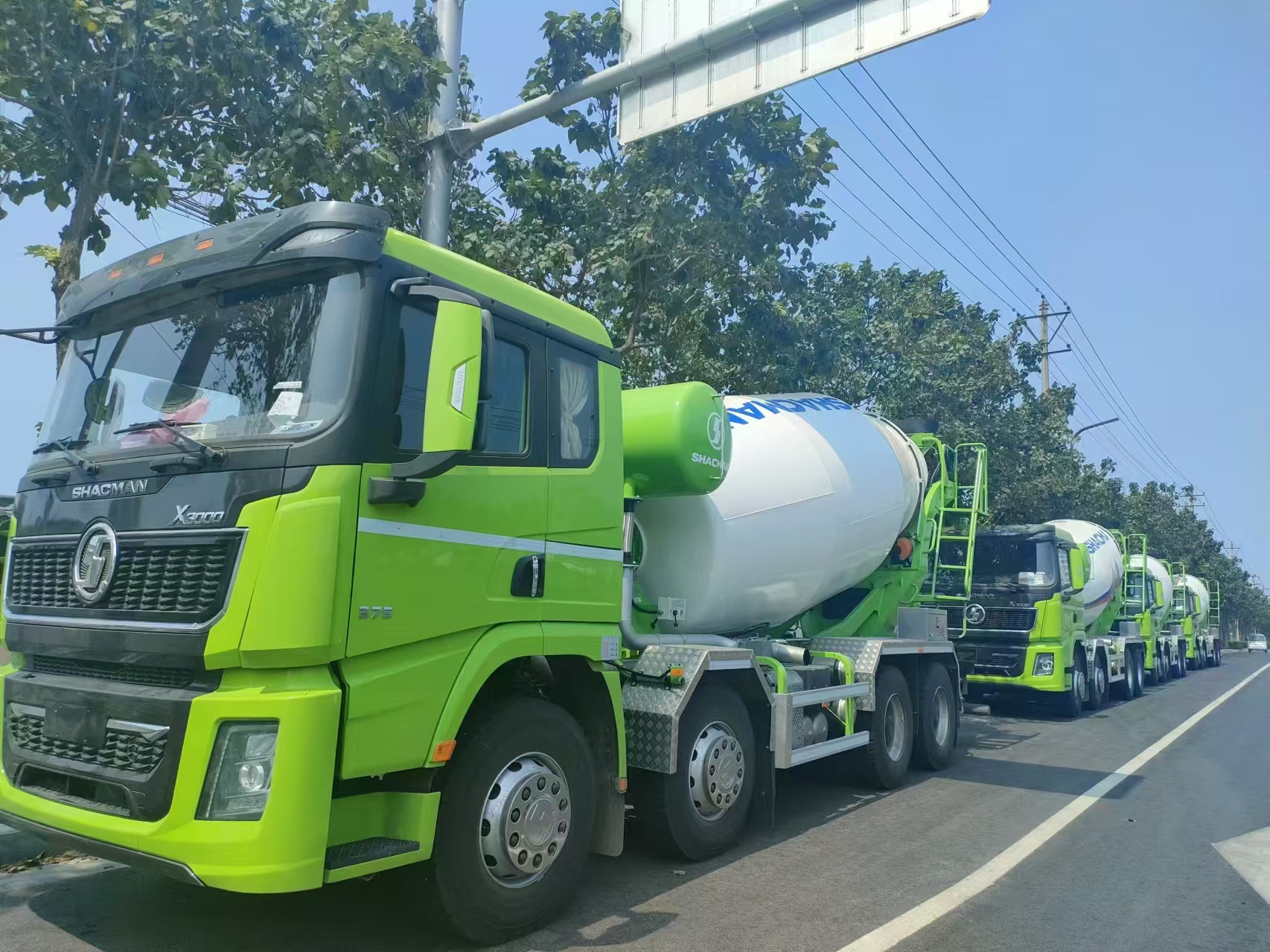 SHACMAN X3000 8×4 Concrete Mixer Truck 385HP Euro V 12m³ Drum for Construction