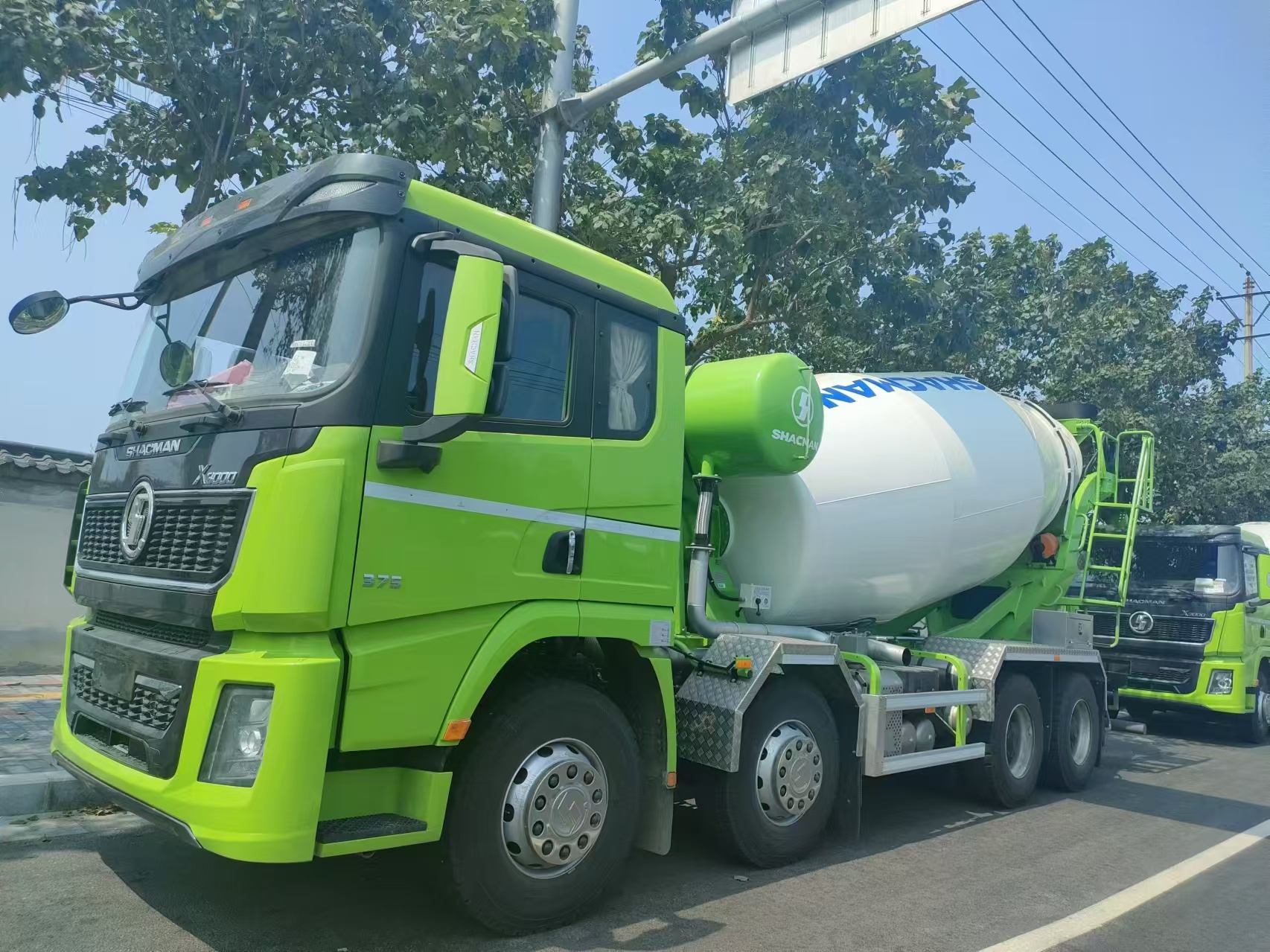 SHACMAN X3000 8×4 Concrete Mixer Truck 385HP Euro V 12m³ Drum for Construction