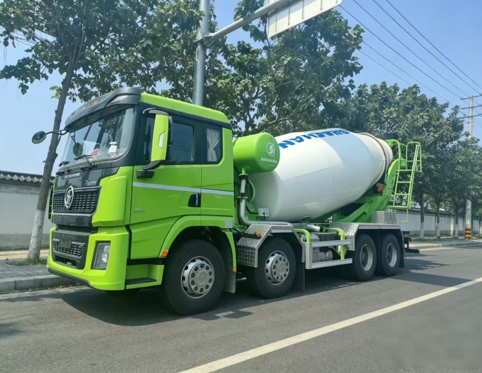 SHACMAN H3000 8x4 12CBM Concrete Mixer Truck 430HP Euro V Cement Mixer for Sale