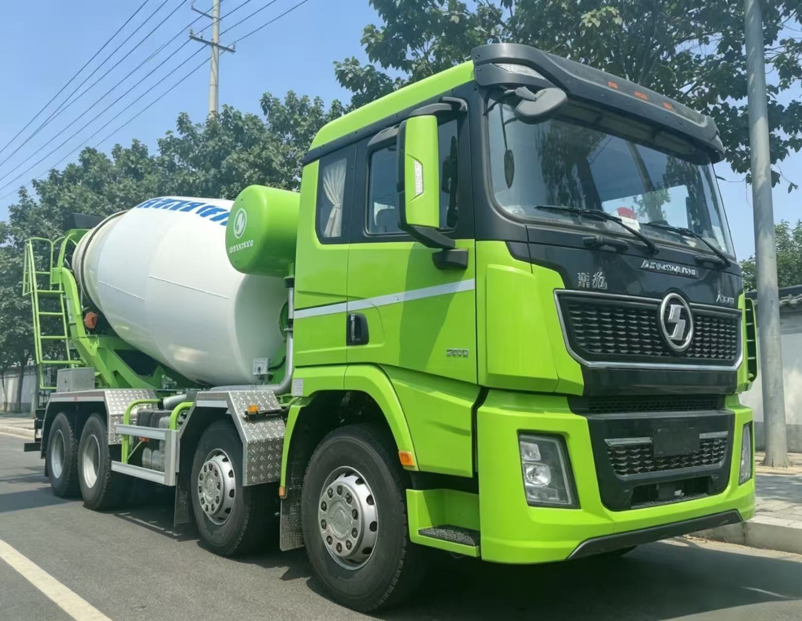 SHACMAN H3000 8x4 12CBM Concrete Mixer Truck 430HP Euro V Cement Mixer for Sale