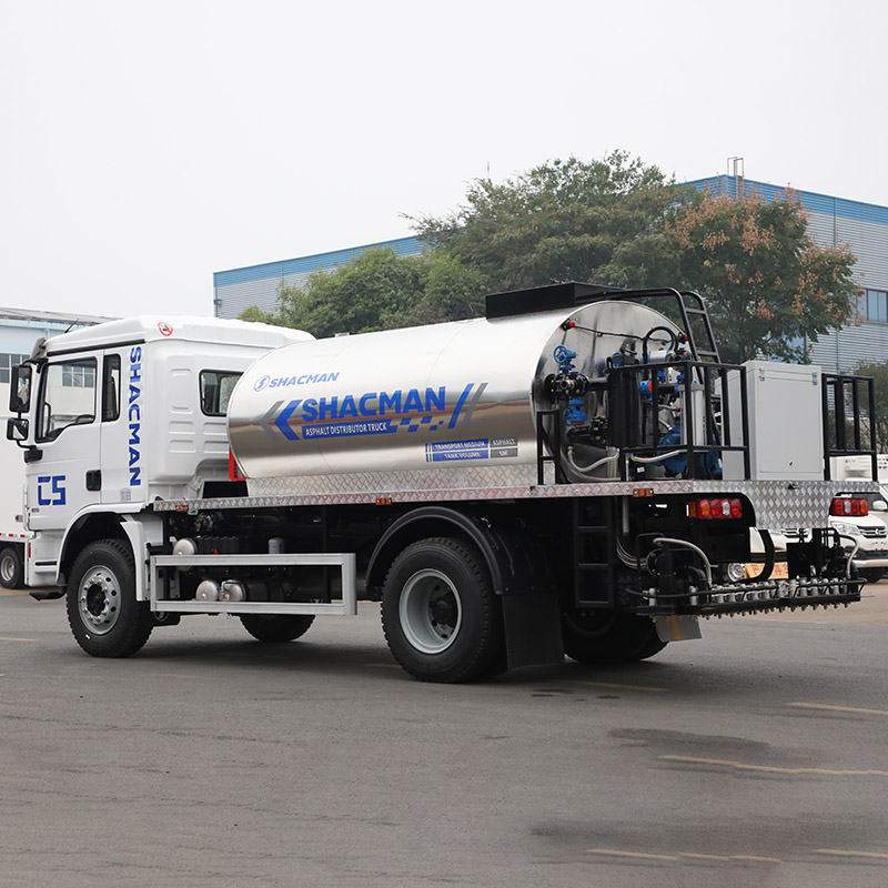HACMAN L3000 210HP Asphalt Distributor Truck for Highway Maintenance