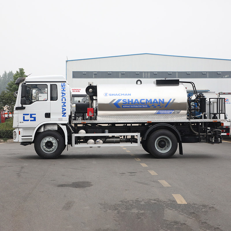 HACMAN L3000 210HP Asphalt Distributor Truck for Highway Maintenance