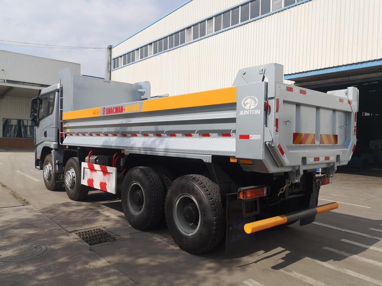 Heavy Load 8x4 Tipper SHACMAN X3000 480HP Euro3 Spec With Arabic Custom Mark For Global Construction