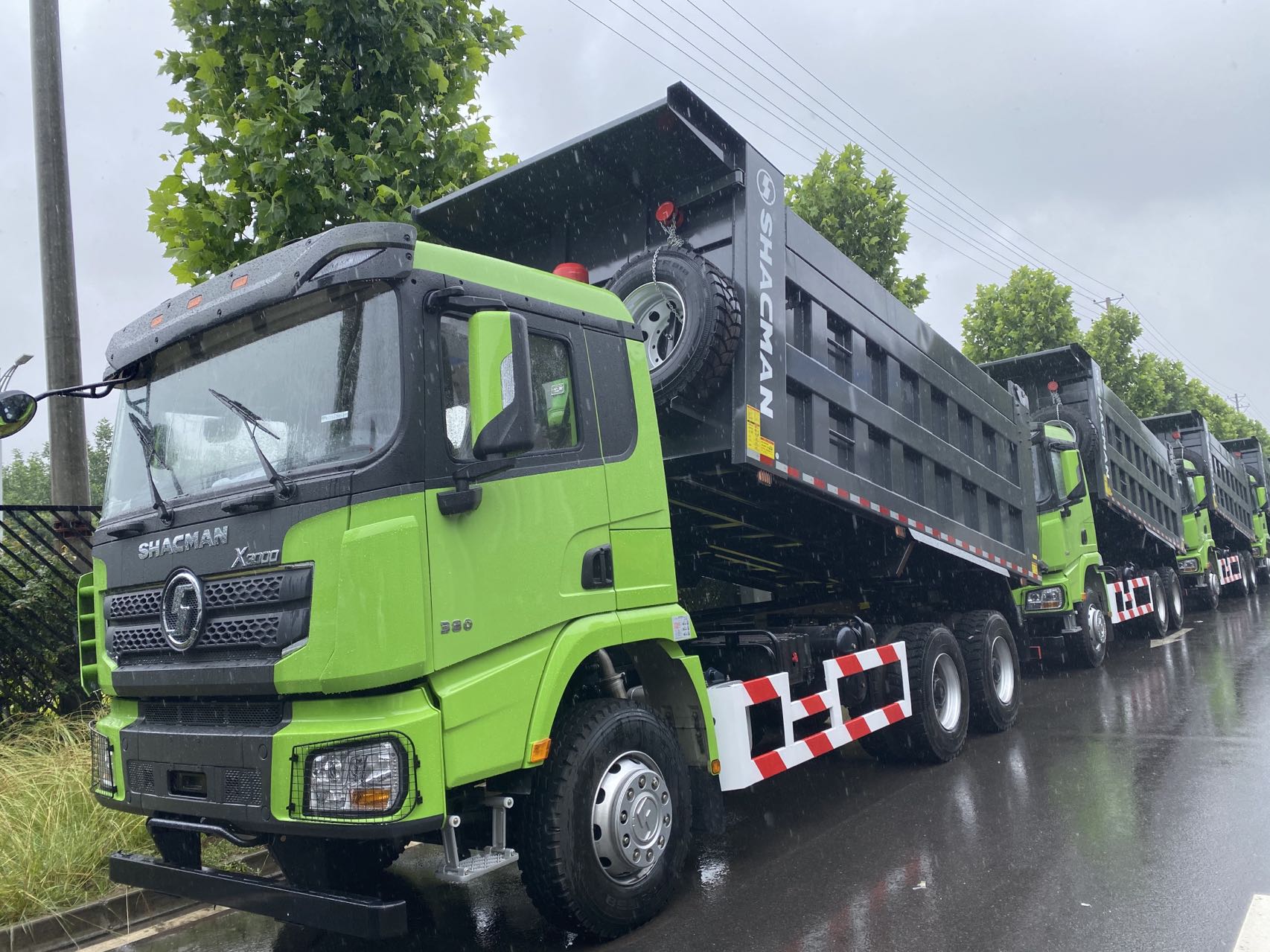 Brand New SHACMAN X3000 Enhanced 6x4 Dump Truck 385HP M10 Engine Euro V Mining Tipper With Air Suspension Seat