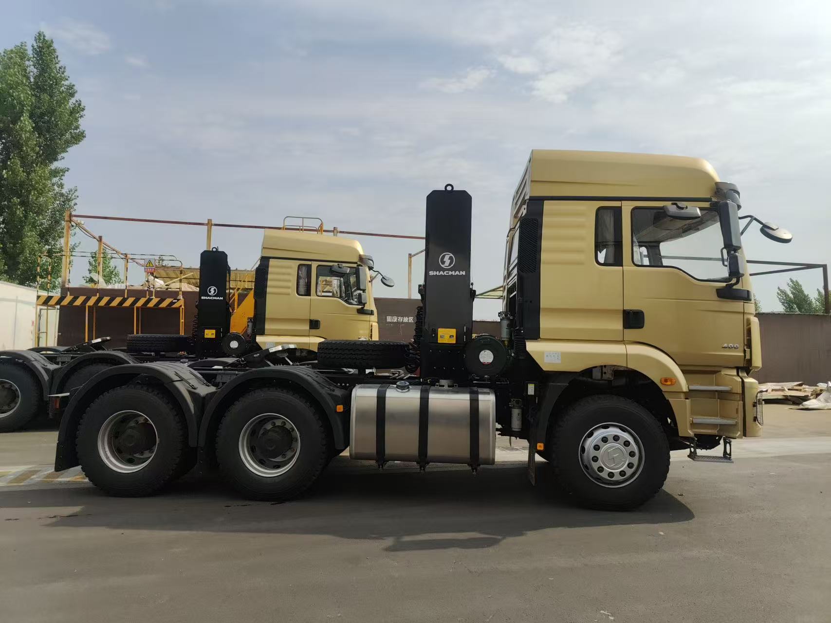 SHACMAN H3000 6X4 Tractor Truck 380HP Heavy Duty Tractor Head