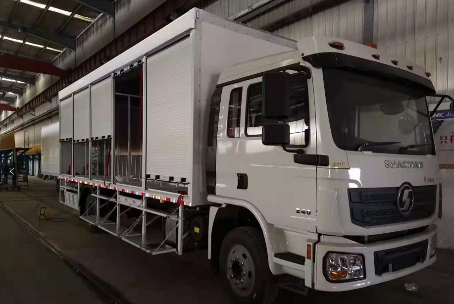 SHACMAN L3000 4x2 Refrigerated Truck 6.8 Meters Box For Frozen & Fresh Goods Delivery
