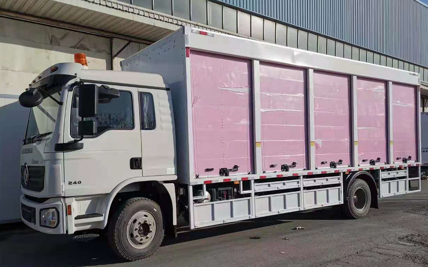 SHACMAN L3000 4x2 Refrigerated Truck 6.8 Meters Box For Frozen & Fresh Goods Delivery