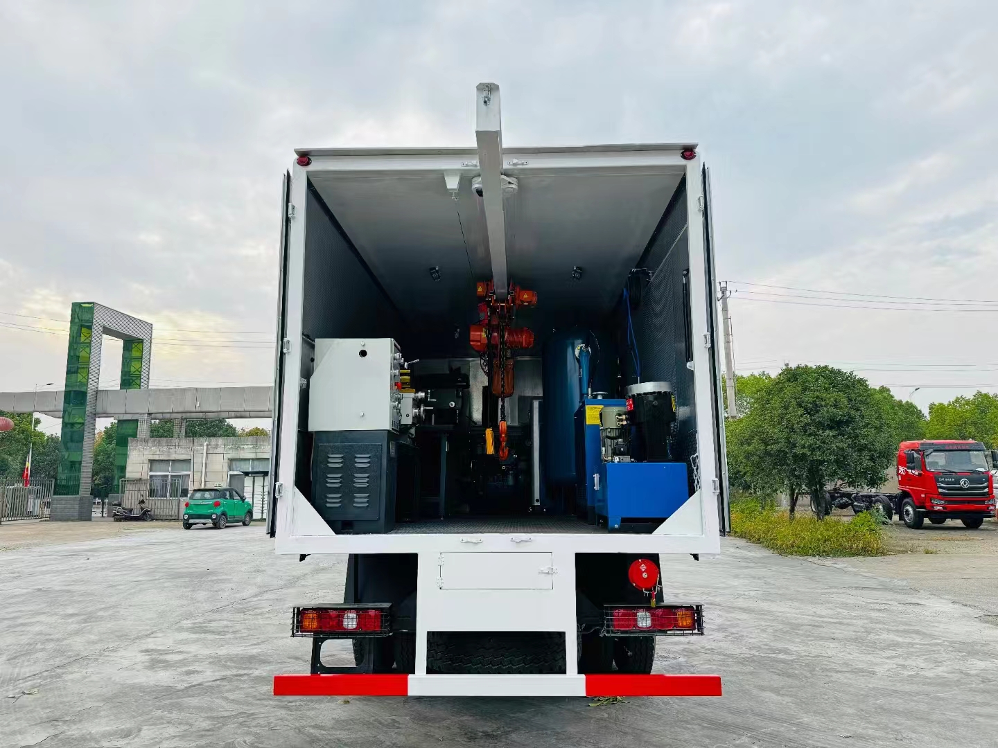 SHACMAN L3000 4X2 Refrigerated Truck 6.8m Box For Frozen Fresh Food Cargo Delivery Export