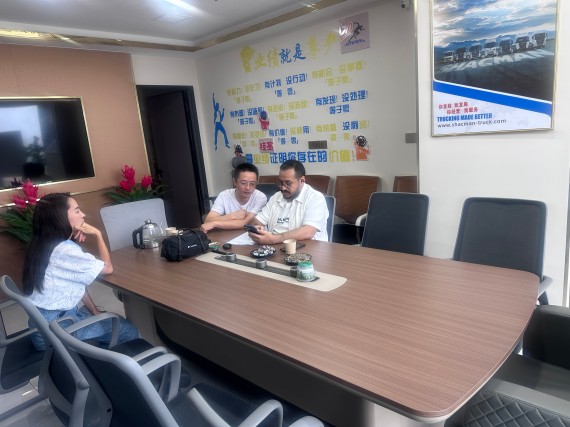 Saudi Client Delegation Visits For SHACMAN X3000 Tractor Truck Negotiation