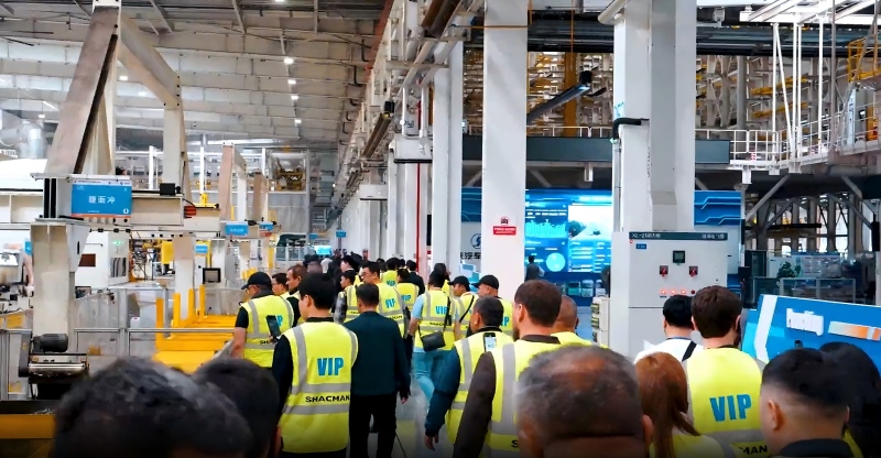 Global Partners Step Inside SHACMAN New Energy Intelligent Factory